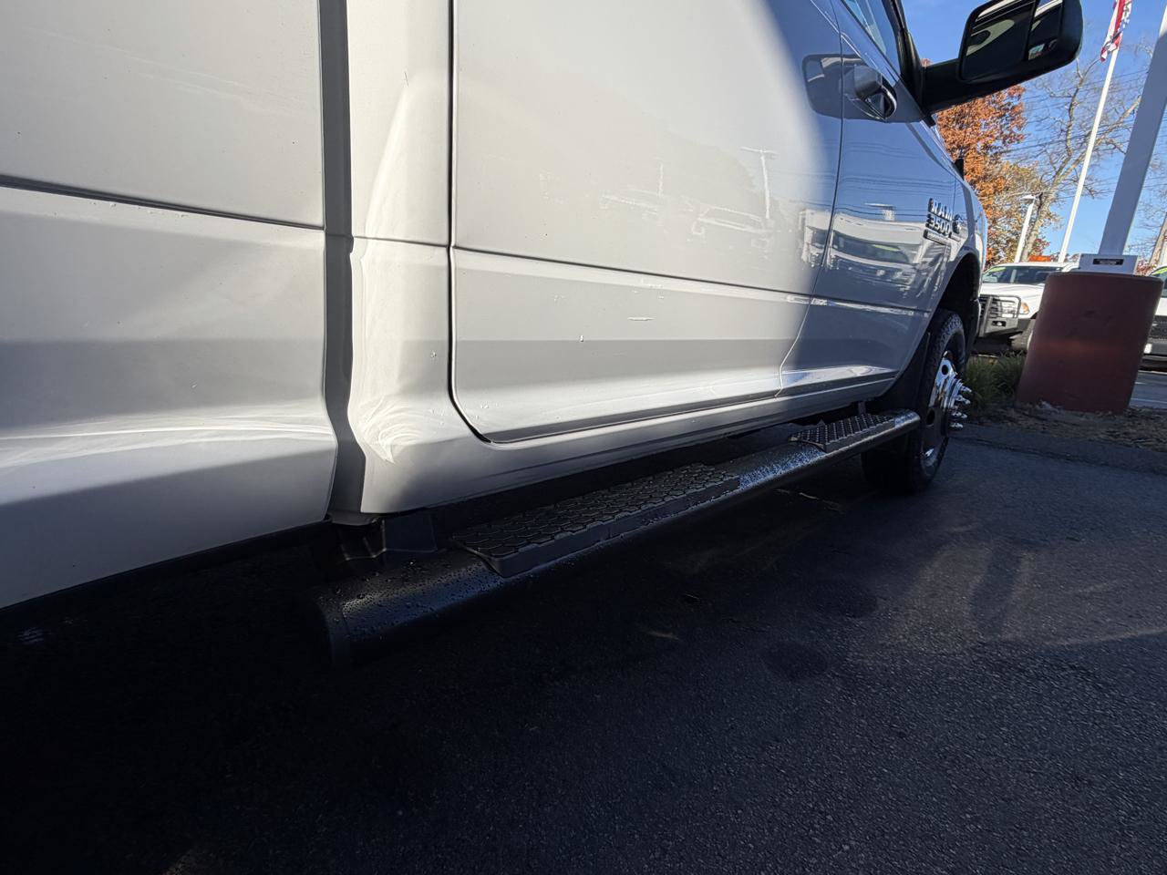 Used 2018 RAM 3500 SLT AWD/4WD image 11