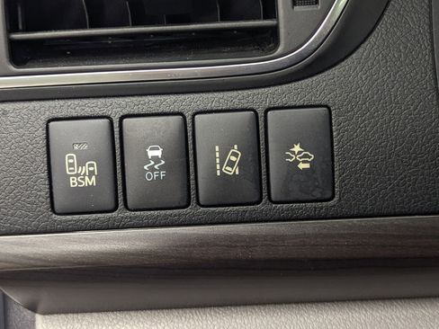 Used 2017 Toyota Camry XSE image 15