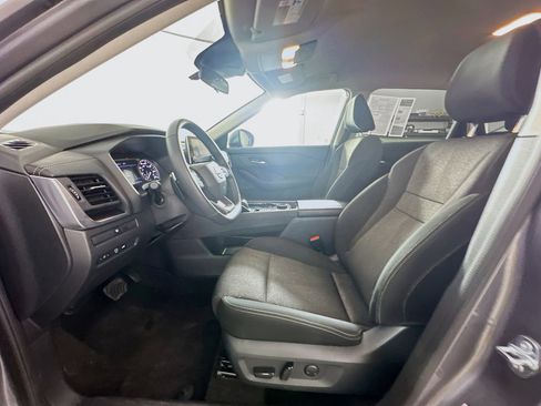 Used 2025 Nissan Rogue SV image 13