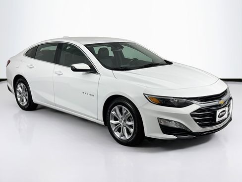 Used 2020 Chevrolet Malibu LT w/ Leather Package image 2