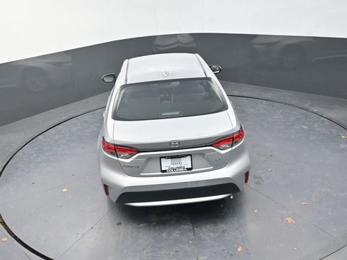 Used 2020 Toyota Corolla LE FWD image 16