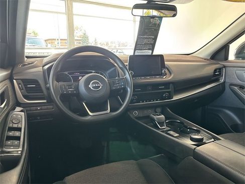 Used 2023 Nissan Rogue SV image 18