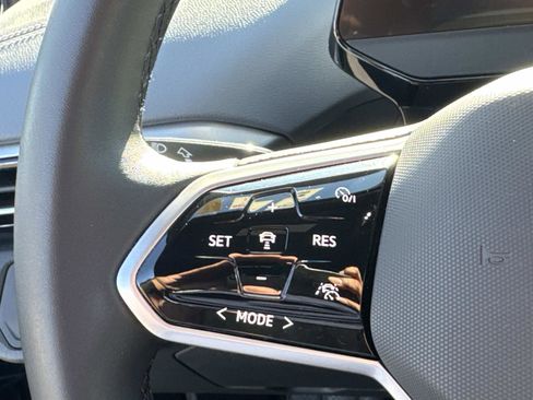 Certified 2024 Volkswagen ID.4 2WD image 23