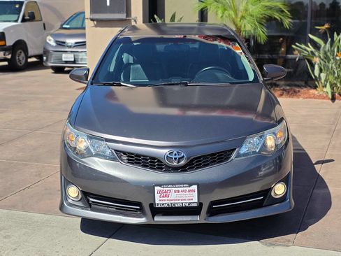Used 2014 Toyota Camry SE FWD image 4