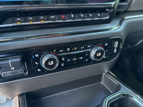 Used 2023 Chevrolet Silverado 1500 ZR2 image 28