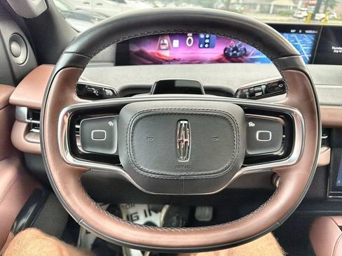 Used 2025 Lincoln Navigator L Reserve AWD/4WD image 11