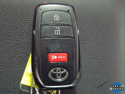 Certified 2025 Toyota Tacoma TRD Off-Road image 25