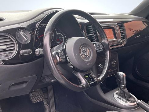 Used 2018 Volkswagen Beetle S image 12