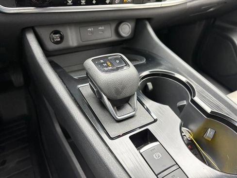 Certified 2025 Nissan Rogue SV image 24