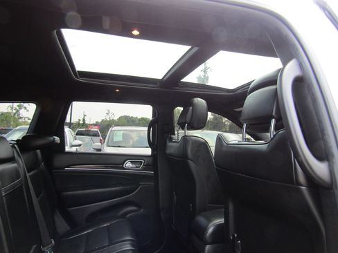 Used 2018 Jeep Grand Cherokee Overland AWD/4WD image 16