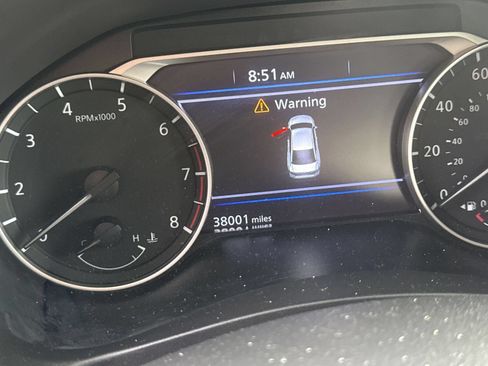 Used 2025 Nissan Altima 2.5 SV FWD image 9
