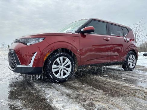 Certified 2023 Kia Soul LX image 4