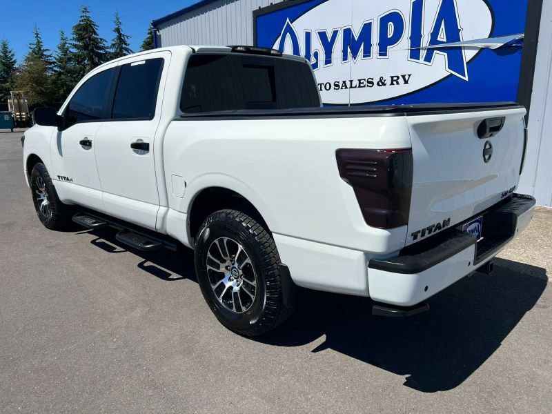 Used 2021 Nissan Titan SV w/ Accessory Utility Package AWD/4WD image 15