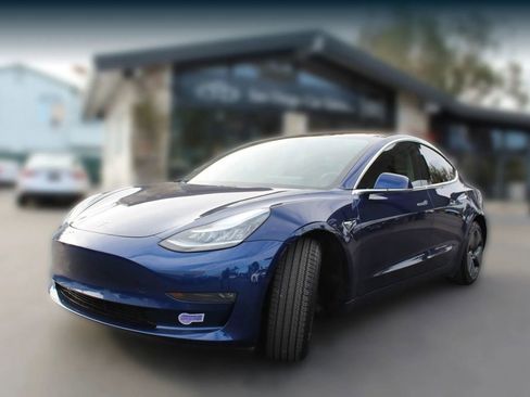 Used 2018 Tesla Model 3 Long Range image 1