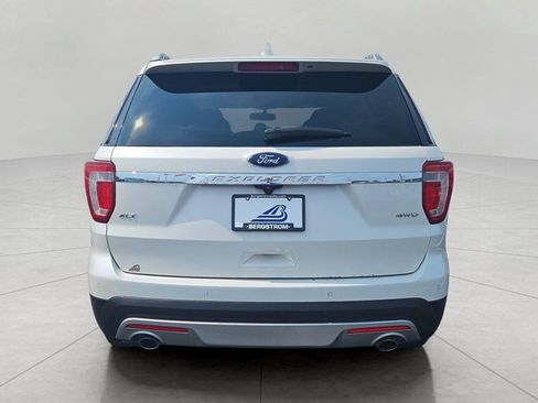 Used 2016 Ford Explorer XLT w/ Equipment Group 202A AWD/4WD image 6