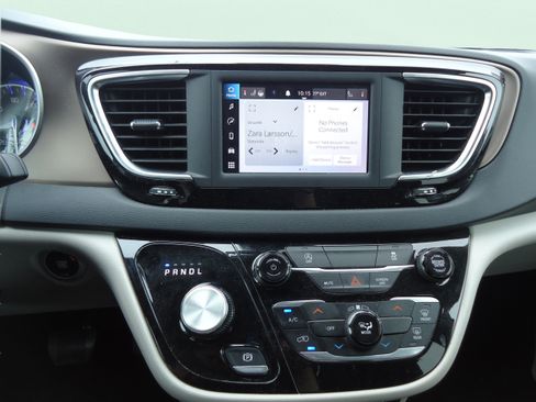 Used 2023 Chrysler Voyager LX FWD image 19