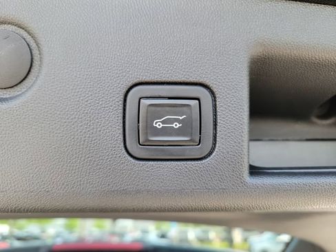 Certified 2023 Chevrolet Equinox LT w/ Driver Convenience Package image 10