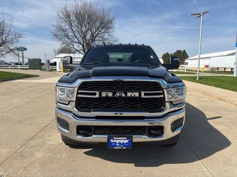 Used 2023 RAM 2500 Tradesman w/ Chrome Appearance Group AWD/4WD image 4