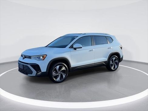 New 2026 Volkswagen Taos SE AWD/4WD image 4