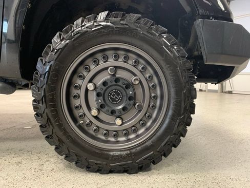 Used 2018 Toyota Tundra SR5 w/ SR5 Upgrade Package AWD/4WD image 9