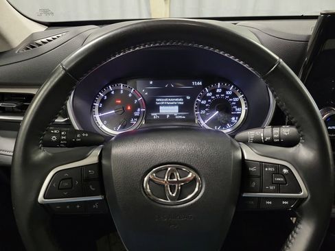 Used 2024 Toyota Highlander XLE image 15