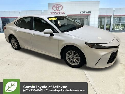 Used 2025 Toyota Camry LE image 7