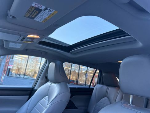 Used 2022 Toyota Highlander XLE image 24