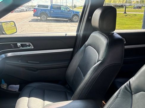 Used 2016 Ford Explorer XLT w/ Equipment Group 202A AWD/4WD image 8