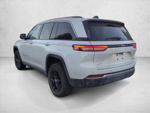Used 2023 Jeep Grand Cherokee Laredo X image 7