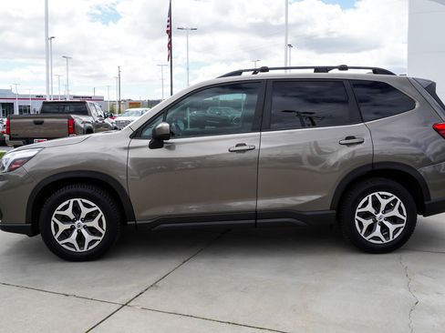 Used 2021 Subaru Forester Premium w/ Popular Package #1 AWD/4WD image 5