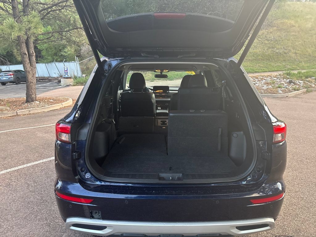 Used 2024 Mitsubishi Outlander FWD image 13