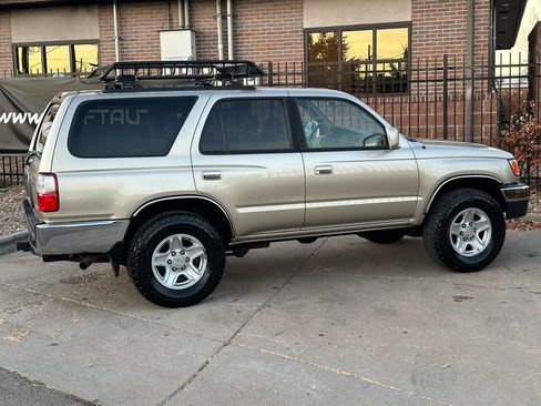 Used 2001 Toyota 4Runner SR5 image 28