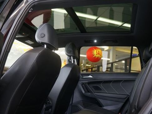 New 2024 Volkswagen Tiguan SE R-Line image 9