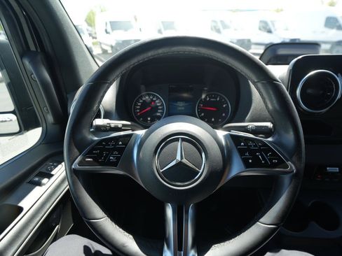 Used 2025 Mercedes-Benz Sprinter 2500 image 11