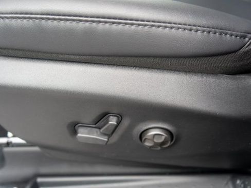 New 2026 Chrysler Pacifica Select AWD/4WD image 13