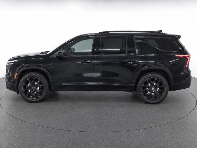 Used 2025 Chevrolet Traverse RS w/ LPO, Floor Liner Package FWD image 3