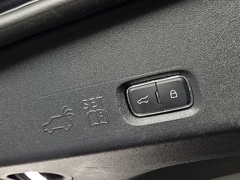 Used 2025 Ford Expedition Active image 33