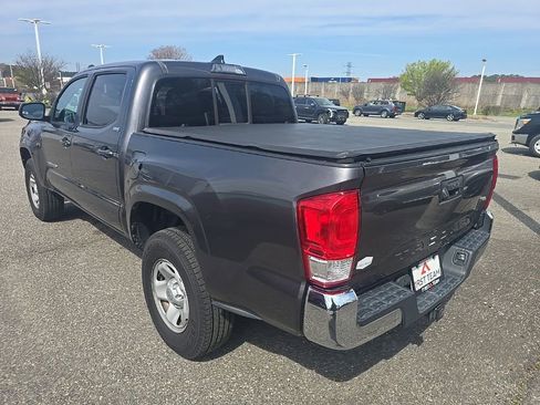 Used 2016 Toyota Tacoma SR5 w/ Towing Package image 7