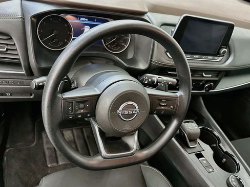 Used 2023 Nissan Rogue S AWD/4WD image 18