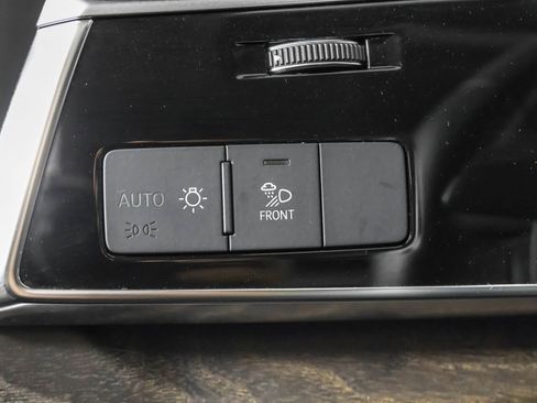 Used 2022 Audi Q8 Premium AWD/4WD image 26