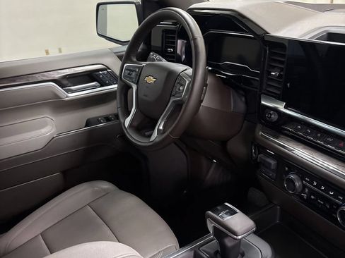 Used 2024 Chevrolet Silverado 1500 LTZ AWD/4WD image 23