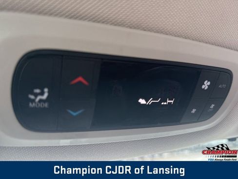 Used 2024 Chrysler Pacifica Touring-L image 41