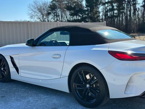 Used 2022 BMW Z4 M40i w/ Premium Package image 15