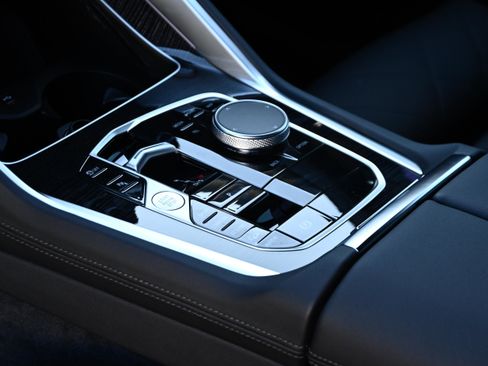 New 2026 BMW X6 xDrive40i w/ Climate Comfort Package image 17