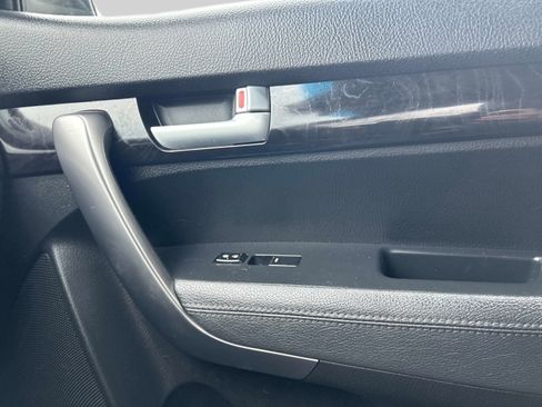 Used 2015 Kia Sorento LX image 34