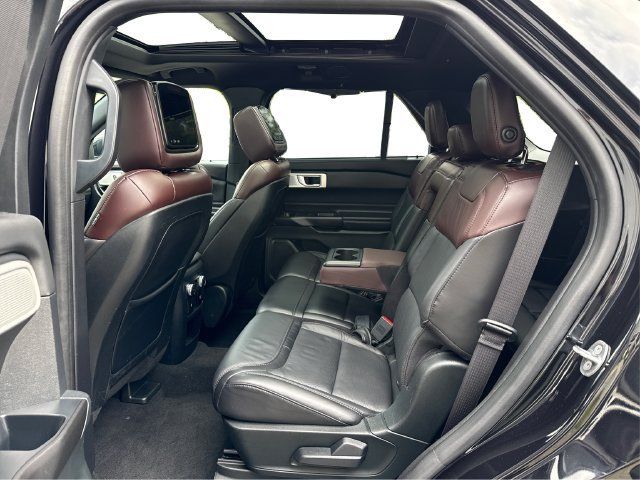 Used 2020 Ford Explorer Platinum w/ Premium Technology Package AWD/4WD image 11