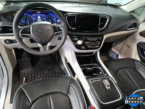 Used 2022 Chrysler Pacifica Limited image 10