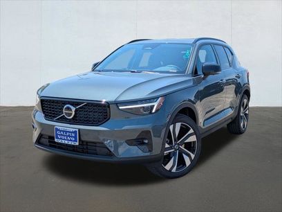 New 2026 Volvo XC40 B5 Ultra w/ Climate Package