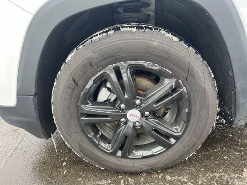 Used 2023 GMC Terrain SLE w/ Driver Convenience Package image 17