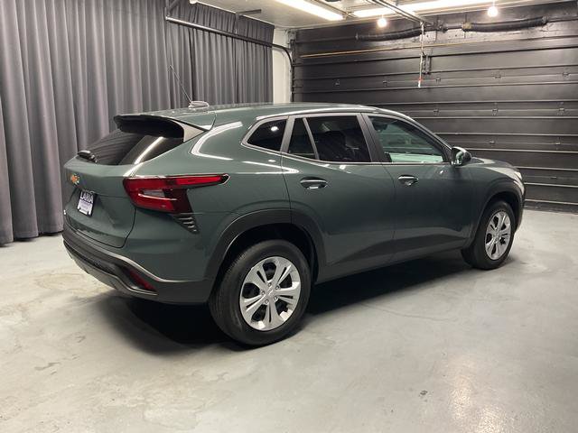 Used 2025 Chevrolet Trax LS FWD image 5